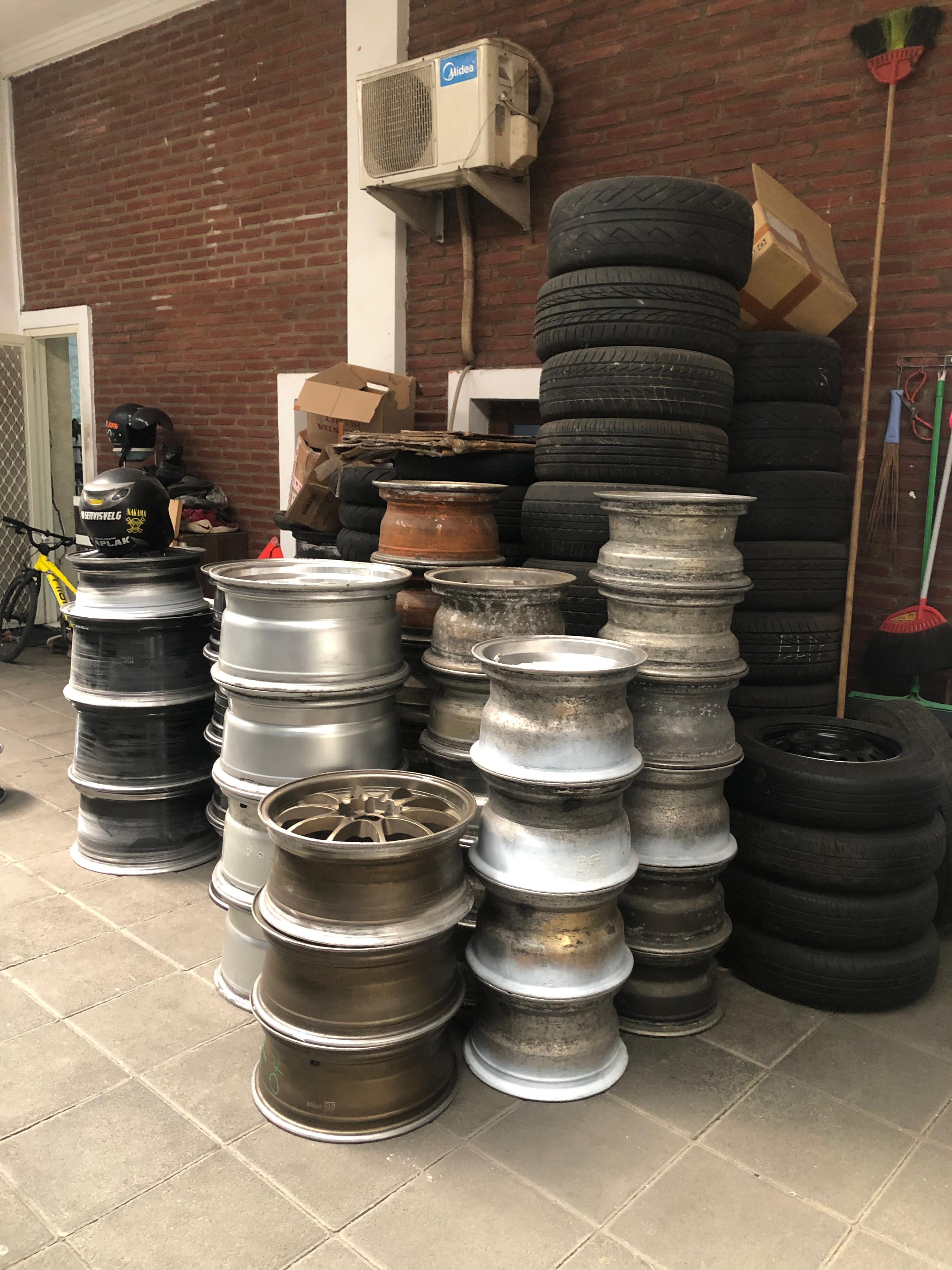Stok velg di workshop Wheelsmith ServiceVelg